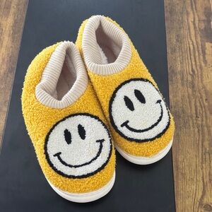 Yellow Smiley Face Women's Slippers